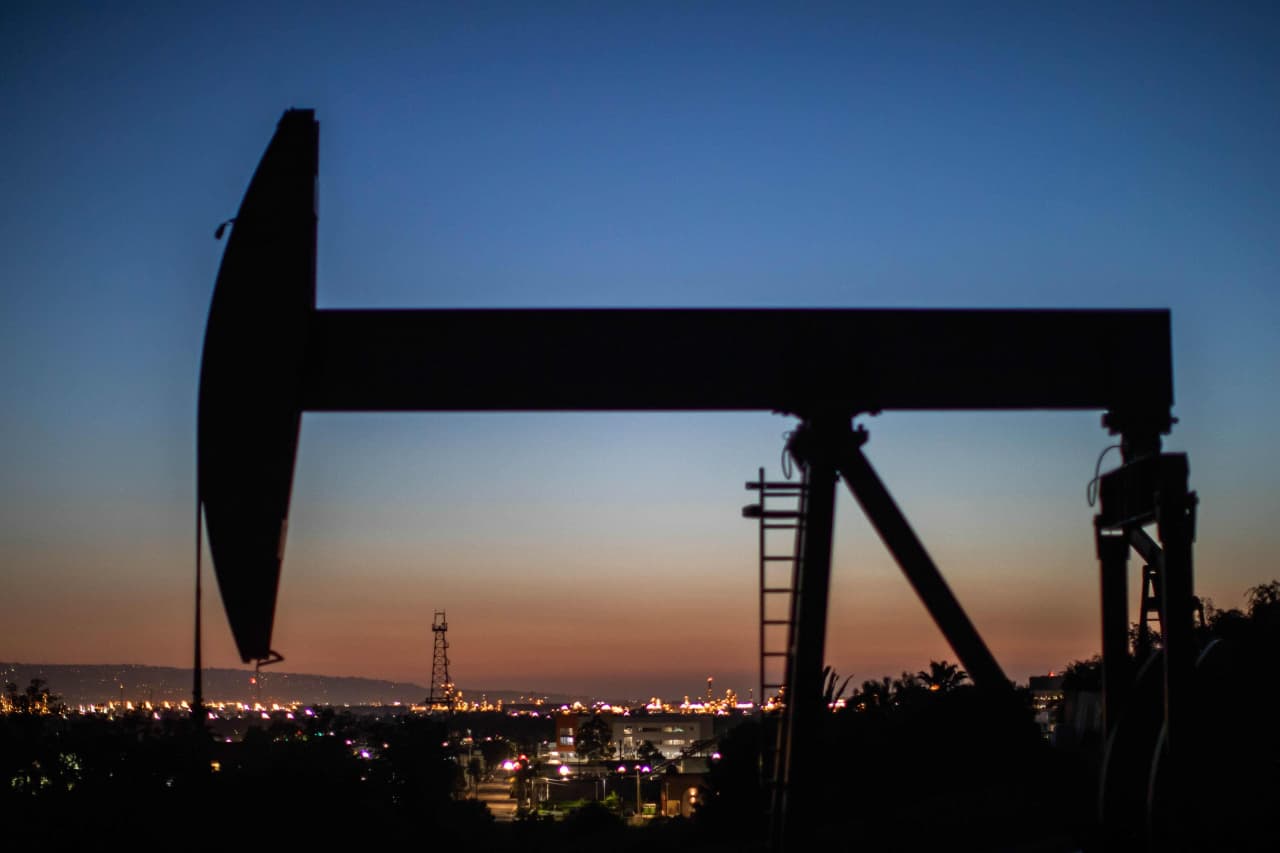 Oil climbs as traders weigh tariff uncertainty, await next move from OPEC+