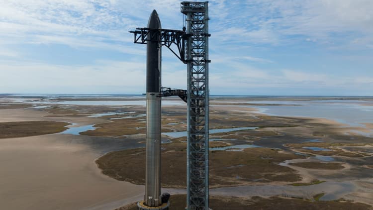 Watch SpaceX launch Starship flight seven with Starlink satellite test