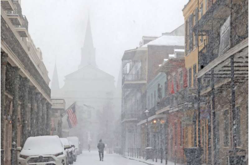 Rare snow socks New Orleans as Arctic blast chills much of US