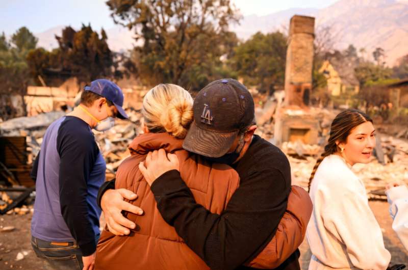 Wind lull offers hope in Los Angeles fires