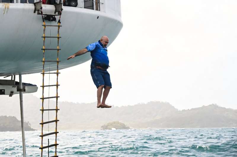 German man sets world record living for 120 days underwater