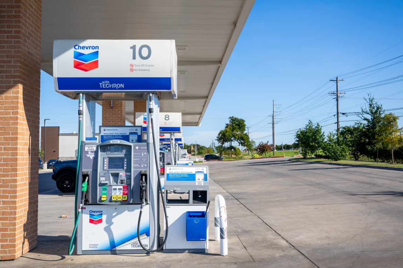 Chevron logs its first refining loss in four years, sending stock lower