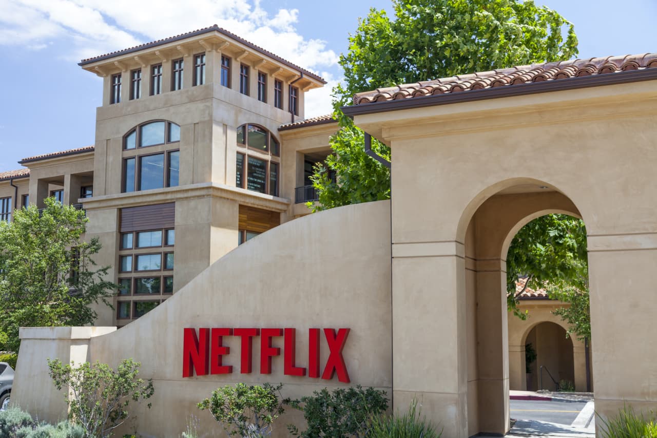 Netflix keeps defying the doubters. One now thinks the stock could soar 56%.