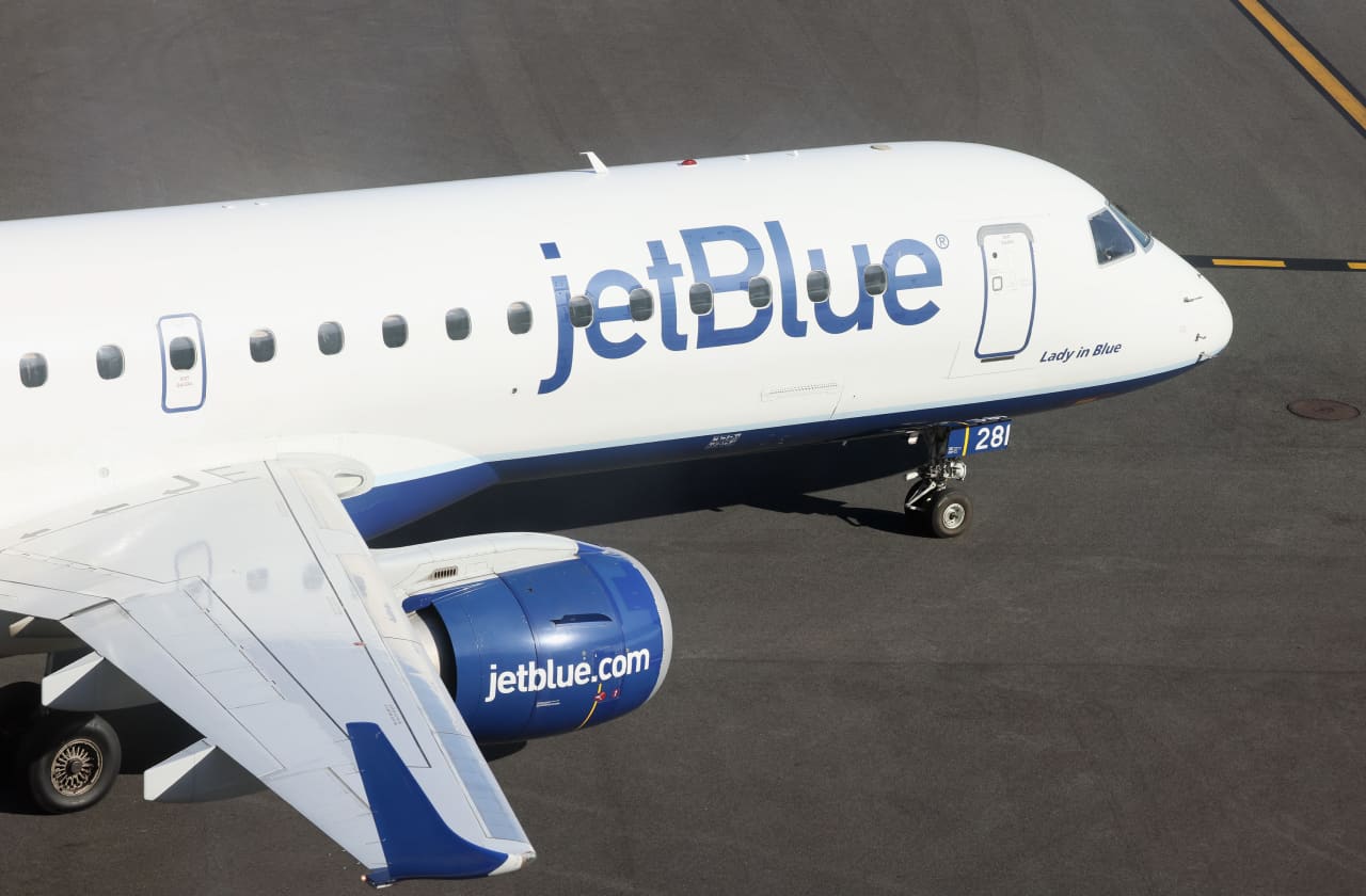 JetBlue’s bonds find buyers despite stock slide