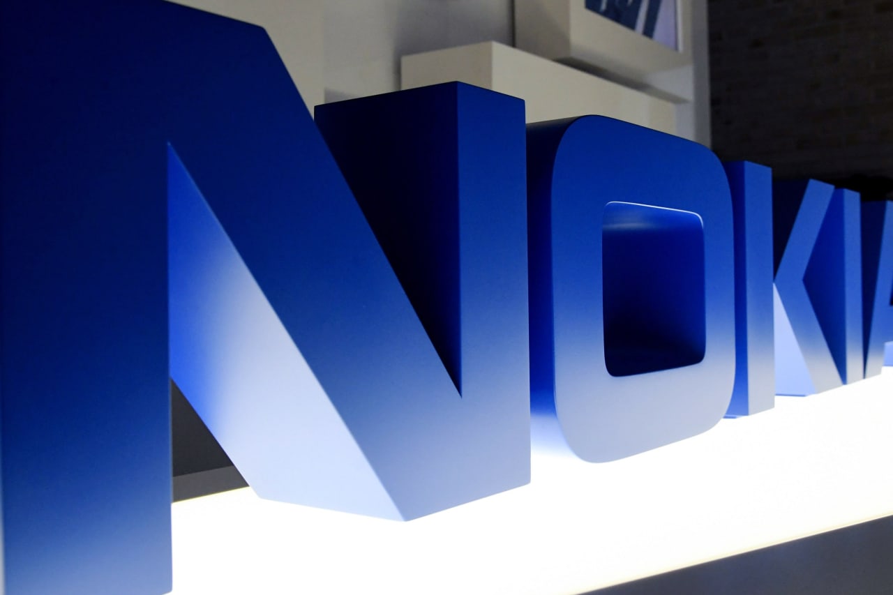 Nokia shares head for best day in months, as hard-hit mobile business appears to be stabilizing