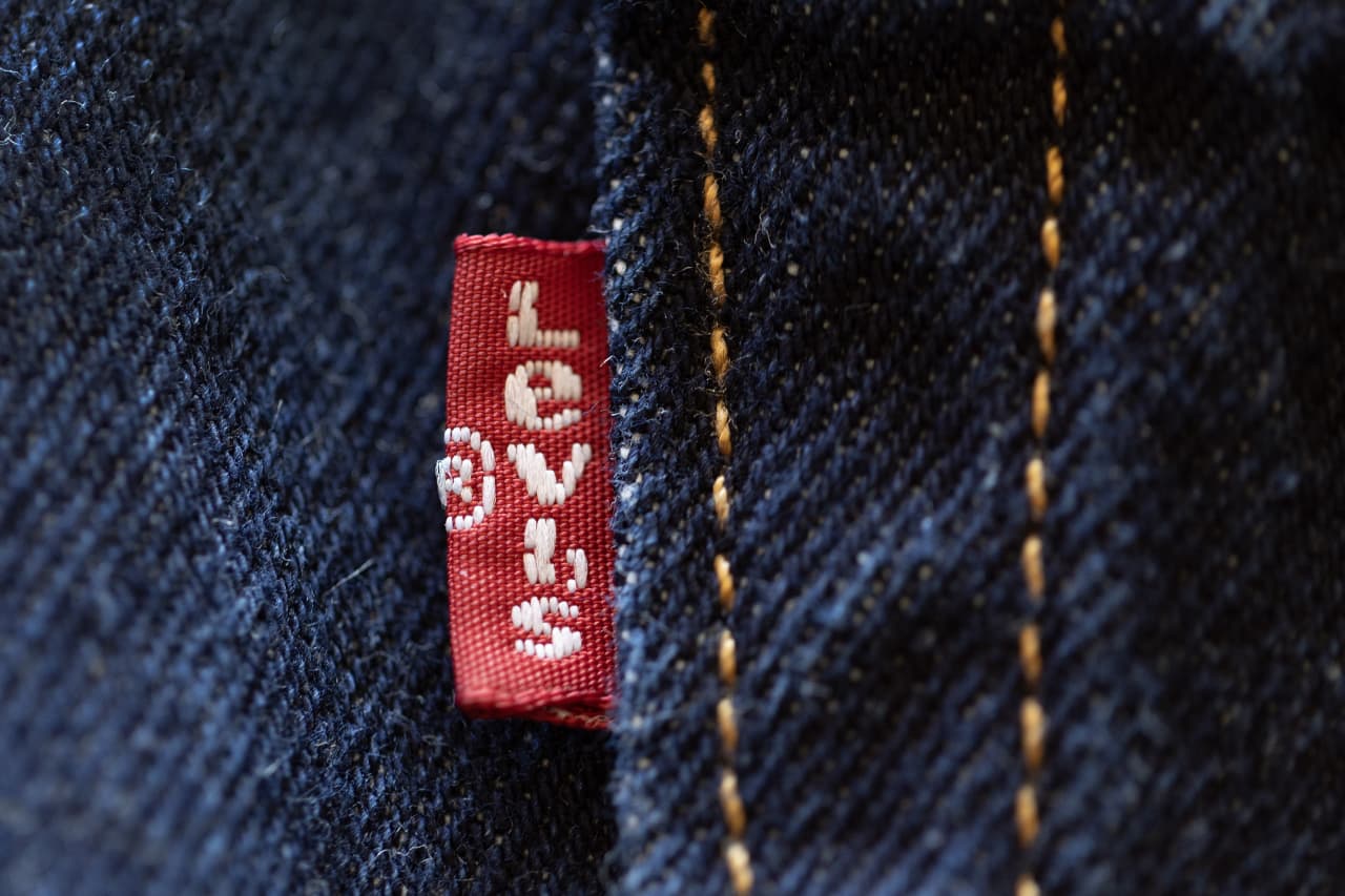 Levi’s had a good holiday season. But here’s why it’s forecasting falling sales in 2025.