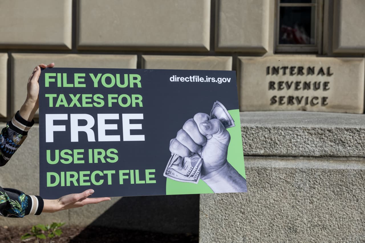 Why some hope the IRS’s free tax-prep program becomes the next Obamacare