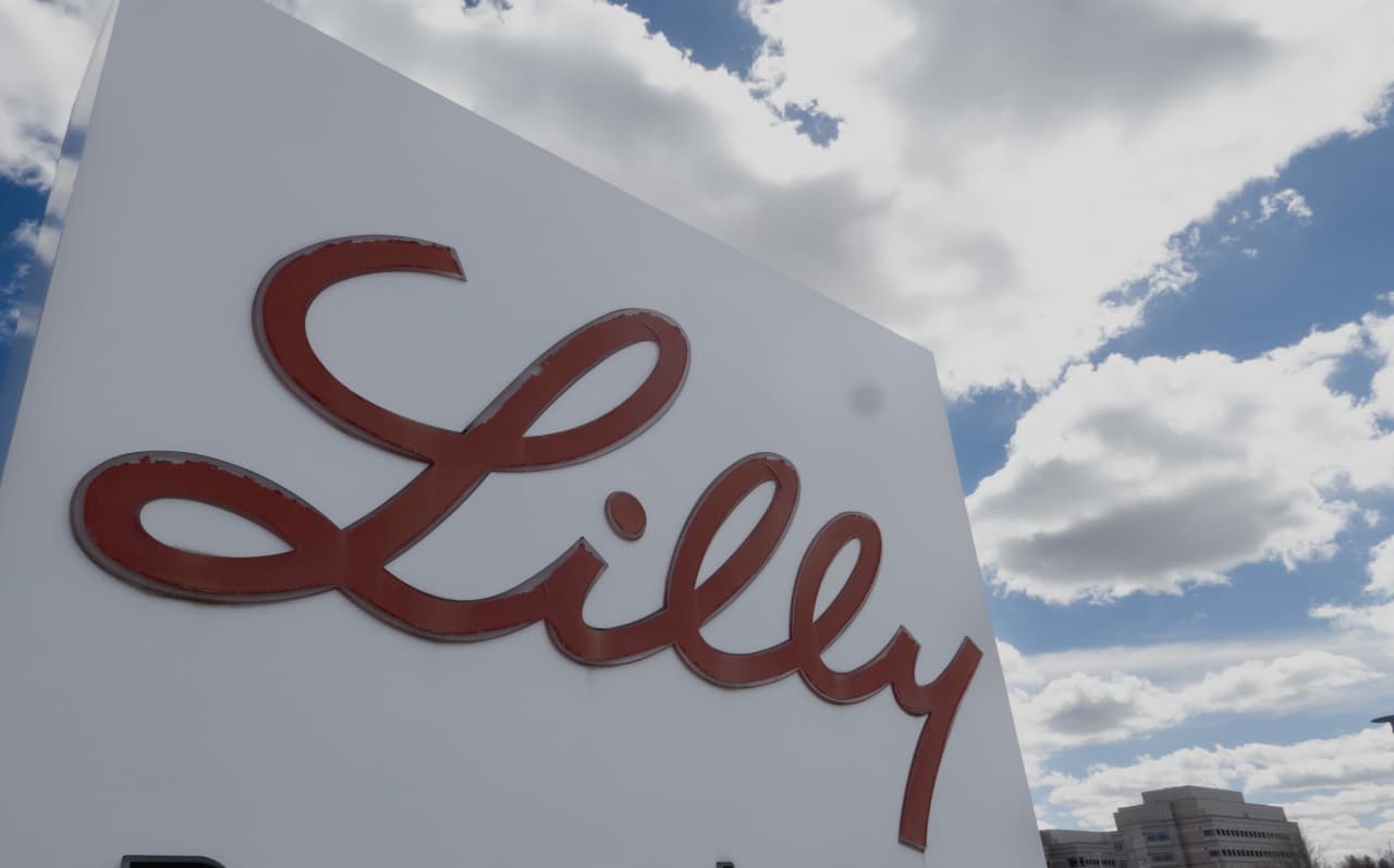 Mounjaro and Zepbound sales disappoint, and Eli Lilly’s stock is dropping