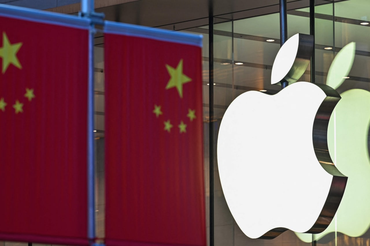 Apple offers rare iPhone discounts in China as foreign smartphone sales drop