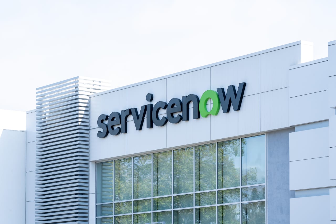 ServiceNow’s stock falls as the outlook underwhelms. But it is conservative?