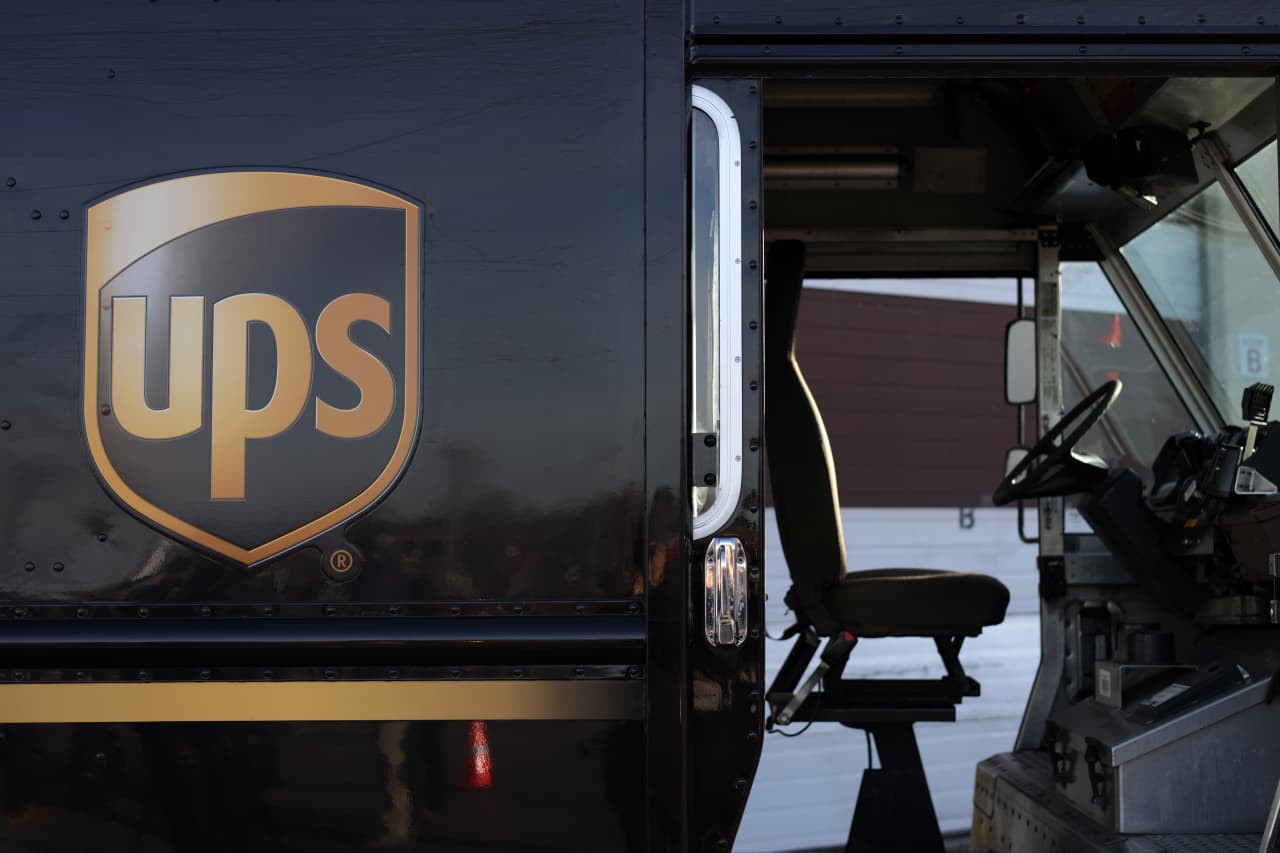 UPS to cut Amazon business by more than 50%. Its stock is tumbling.