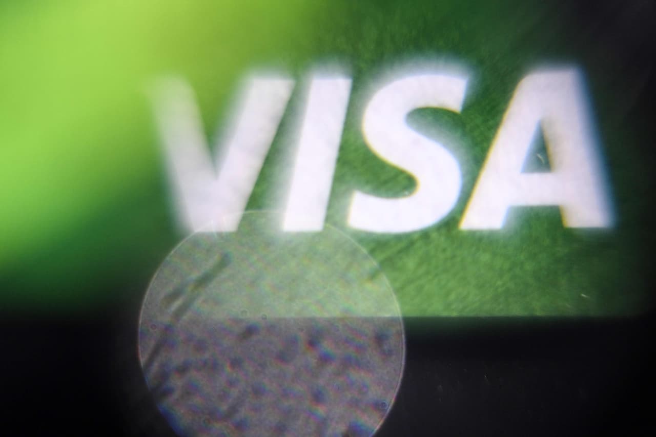 Why Visa’s stock could be a better play than Mastercard’s this year