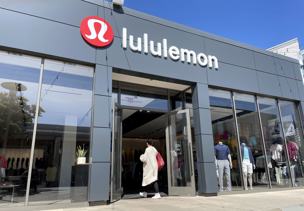 Lululemon’s stock jumps as strong holiday sales show demand is improving