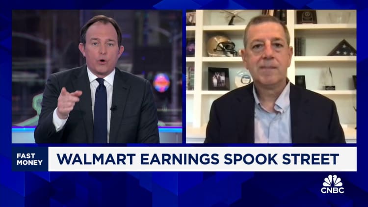 Walmart sell-off bizarre, buy stock despite tariff risks: Bill Simon