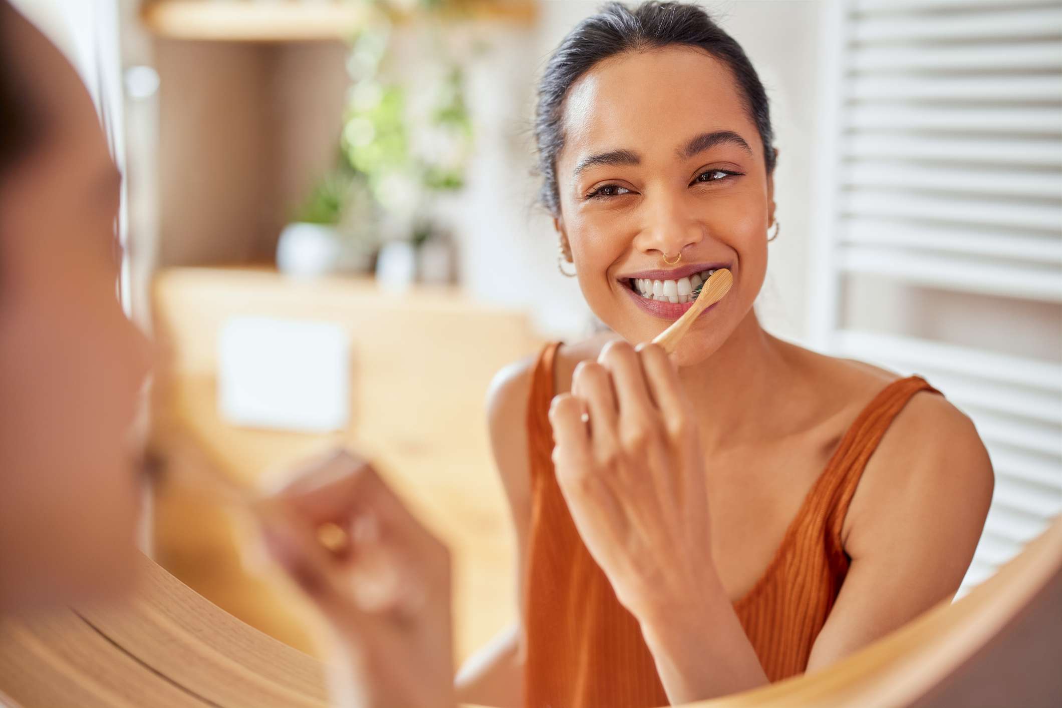 4 Natural Teeth Whitening Methods: Are They Safe?