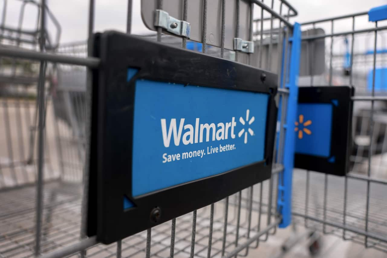 Walmart reportedly cutting jobs as it refocuses on Bentonville headquarters